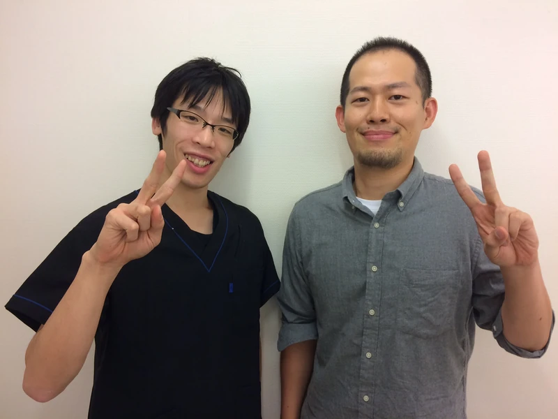 腰痛で来院された患者様と院長のツーショット写真