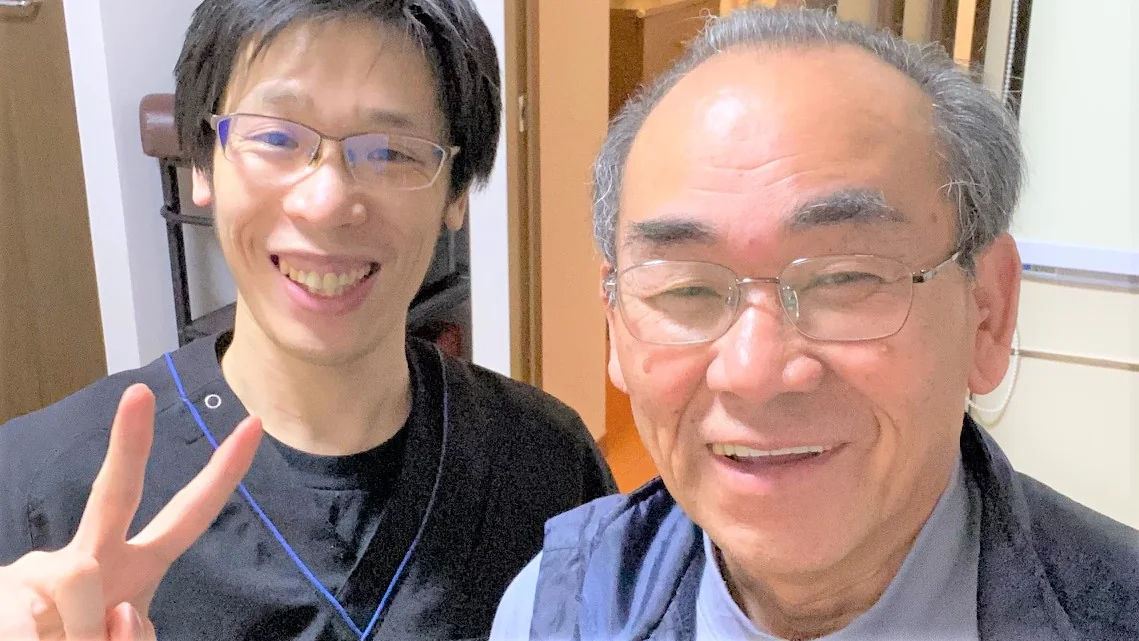 脊柱管狭窄症による腰痛で来院された山村様と整体院心華の施術者